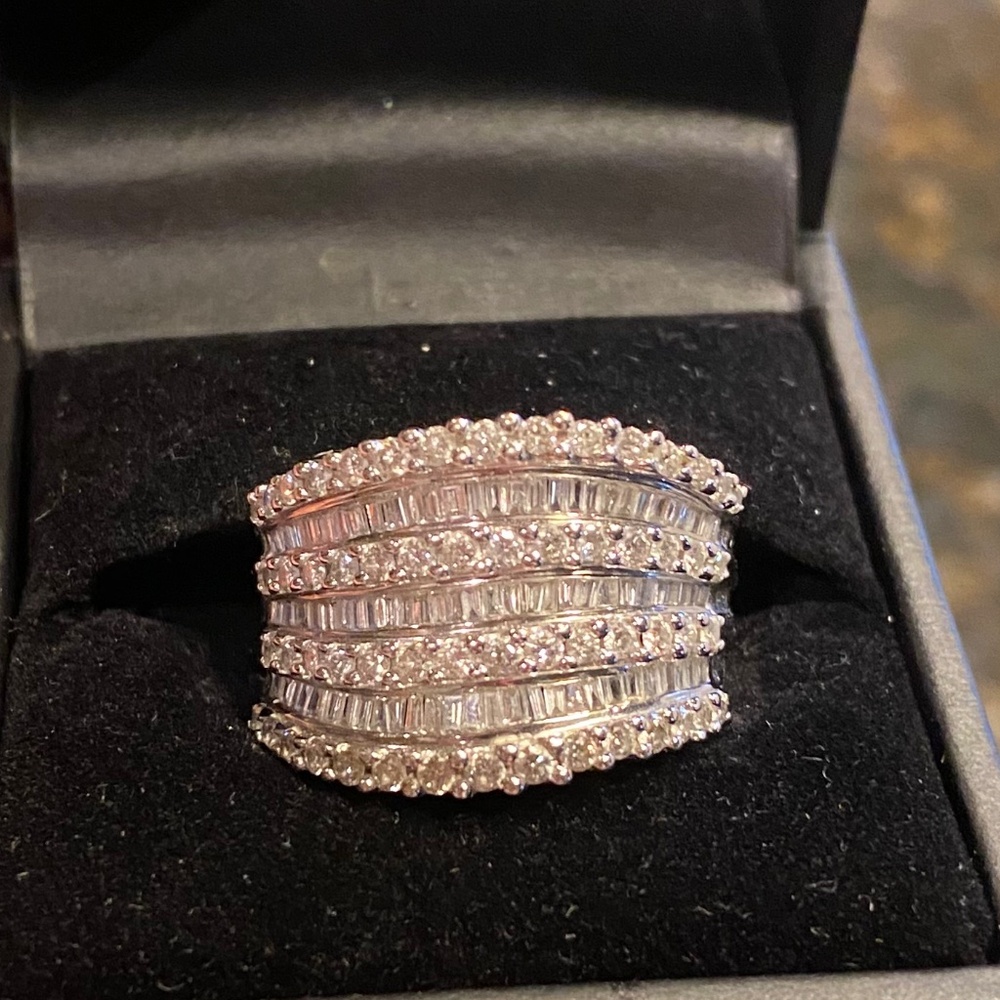 Effy Diamond and White Gold ring